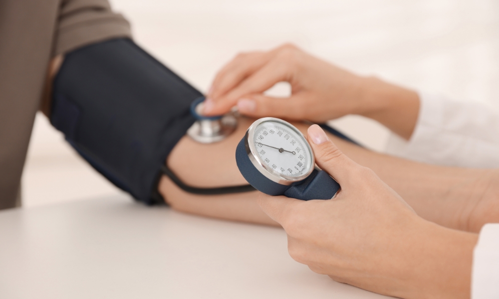 Illustration showing stress triggering temporary blood pressure increase through fight or flight response